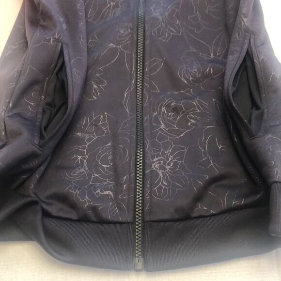 Adidas women’s embossed print light jacket. Full zip climate jacket - Picture 12 of 12